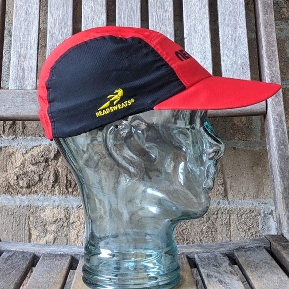 Newton Running Hat - Picture 3 of 4